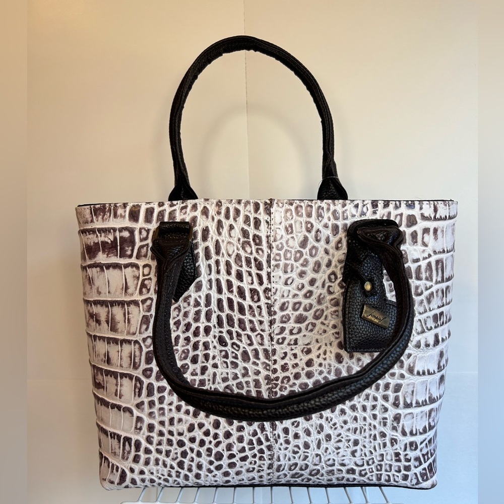 Large women’s chocolate, brown crocodile skin print purse shoulder bag (H) - Picture 3 of 11